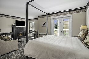 Harbor House Inn
