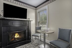 Harbor House Inn