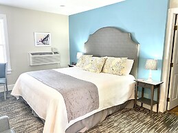 Harbor House Inn