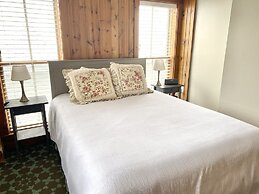 Harbor House Inn