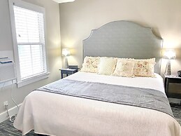 Harbor House Inn