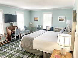 Harbor House Inn