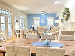 Harbor House Inn
