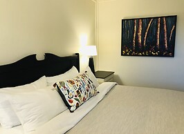 The Piccadilly Motel