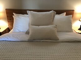 The Piccadilly Motel