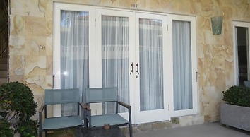 Bali Court Hotel and Apartments