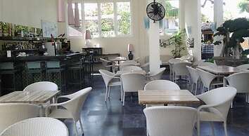 Bali Court Hotel and Apartments