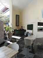 Bali Court Hotel and Apartments