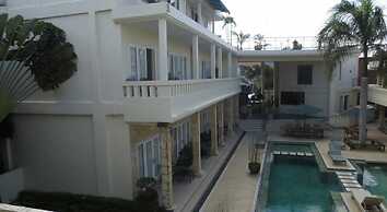 Bali Court Hotel and Apartments