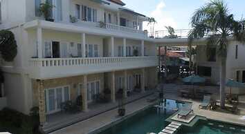 Bali Court Hotel and Apartments