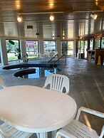 Amber's Inn & Suites
