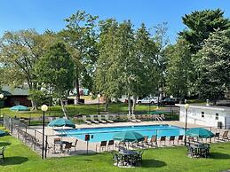 Amber's Inn & Suites
