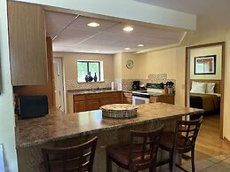 Amber's Inn & Suites