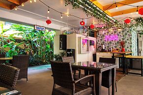 Waikiki Beachside Hostel