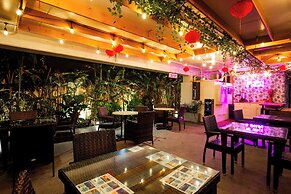 Waikiki Beachside Hostel