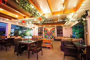 Waikiki Beachside Hostel