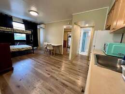 Waikiki Beachside Hostel