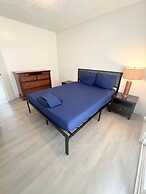 Waikiki Beachside Hostel