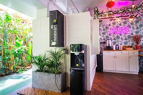 Waikiki Beachside Hostel