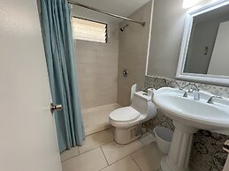 Waikiki Beachside Hostel