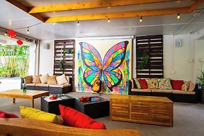 Waikiki Beachside Hostel