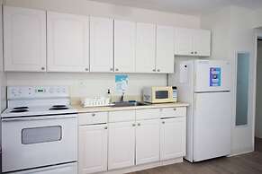 Waikiki Beachside Hostel