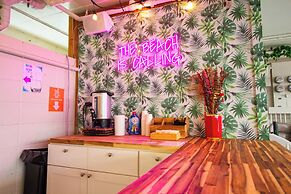 Waikiki Beachside Hostel