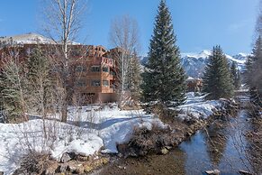Ice House Suites and Condominiums