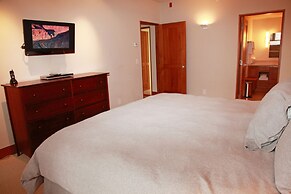 Ice House Suites and Condominiums