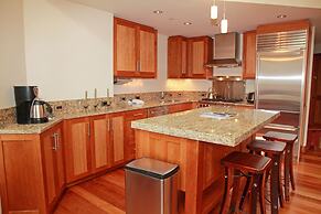 Ice House Suites and Condominiums