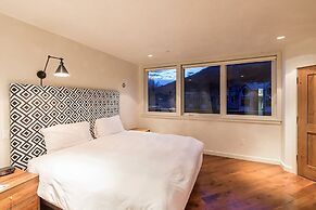 Ice House Suites and Condominiums