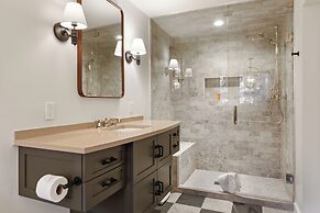 Ice House Suites and Condominiums