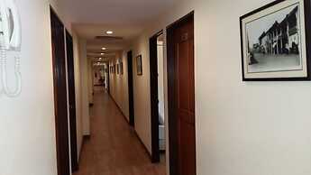 D'Feringghi Haus Hotel & Restaurant