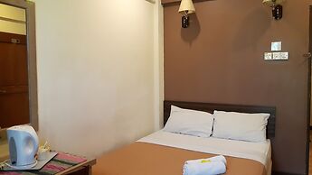 D'Feringghi Haus Hotel & Restaurant