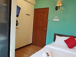 D'Feringghi Haus Hotel & Restaurant