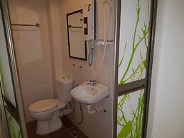 D'Feringghi Haus Hotel & Restaurant