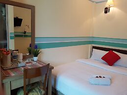 D'Feringghi Haus Hotel & Restaurant