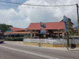 D'Feringghi Haus Hotel & Restaurant