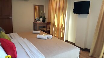 D'Feringghi Haus Hotel & Restaurant