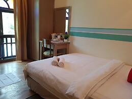 D'Feringghi Haus Hotel & Restaurant