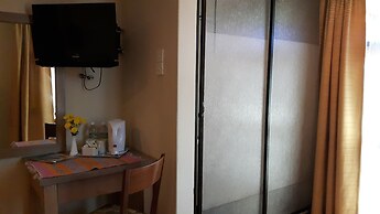 D'Feringghi Haus Hotel & Restaurant