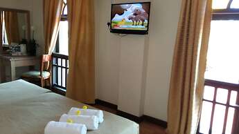 D'Feringghi Haus Hotel & Restaurant