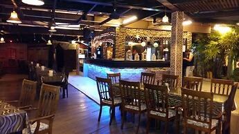 D'Feringghi Haus Hotel & Restaurant