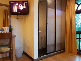 D'Feringghi Haus Hotel & Restaurant