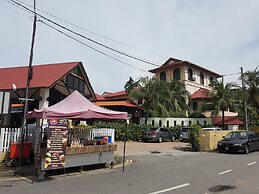 D'Feringghi Haus Hotel & Restaurant