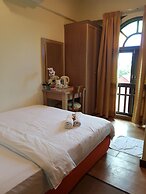 D'Feringghi Haus Hotel & Restaurant