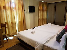 D'Feringghi Haus Hotel & Restaurant