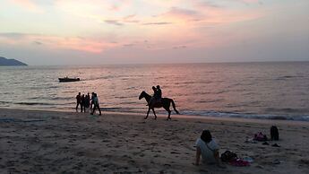 D'Feringghi Haus Hotel & Restaurant