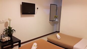 D'Feringghi Haus Hotel & Restaurant