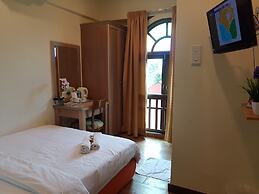 D'Feringghi Haus Hotel & Restaurant